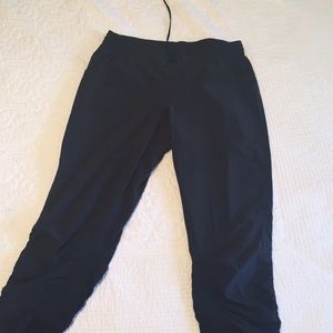 Black Athleta cropped pants.